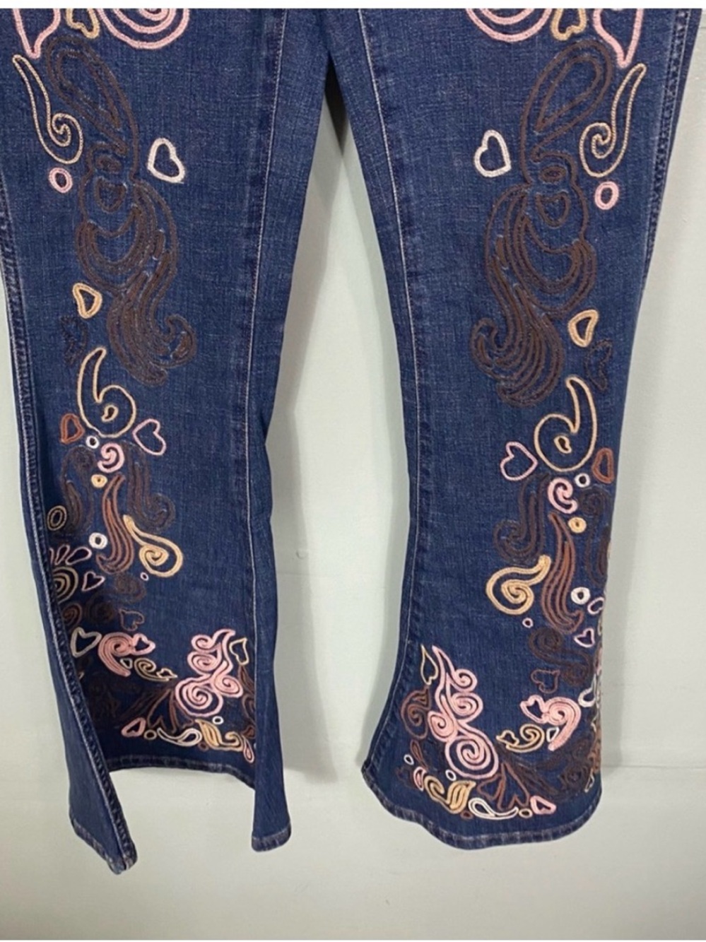 Wrangler X Lainey Wilson Windflower Bell‎ Bottom Jeans Flare Embroidered Size 27 - Picture 4 of 7
